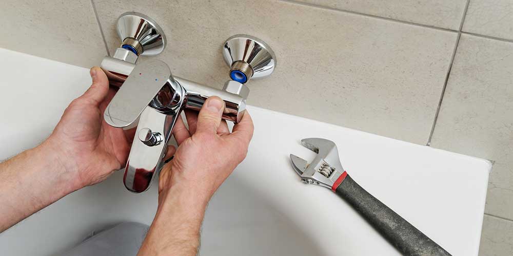 4 techniques pour installer un nouveau robinet dans sa cabine de douche